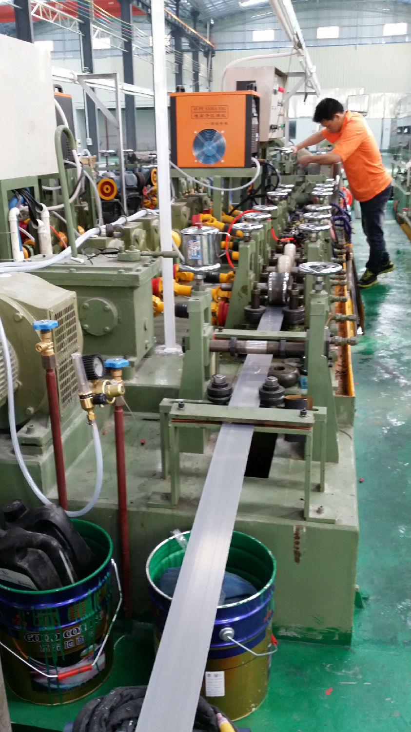 香蕉视频久久91香蕉网站下载管材生产车间