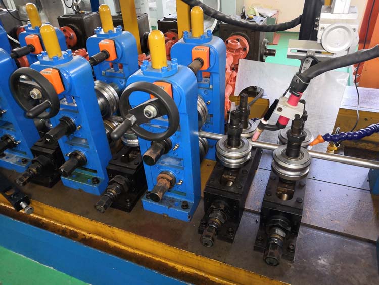 香蕉视频久久91香蕉网站下载供水管材生产车间